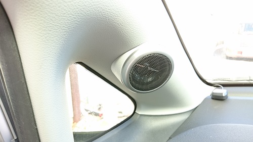 ホンダ・エディックスメーカーオプションナビ付車のAピラーツィーター角度調整後取付