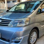 純正バックカメラやステアリングリモコンを流用して市販ナビ付け替えを実施した、トヨタアルファード(10系)後期デュアルAVNセレクション