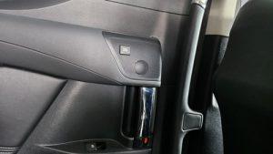 音質向上目的のリアスピーカー交換とプロセッサー内蔵アンプ(DSP)追加を実施後の、トヨタヴェルファイア(30系)JBL付車リアドアツィーター部