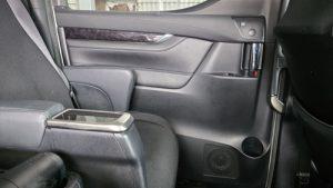 音質向上目的のリアスピーカー交換とプロセッサー内蔵アンプ(DSP)追加を実施後の、トヨタヴェルファイア(30系)JBL付車リアドア