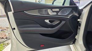 音質向上スピーカー交換後、低音を良質にするサブウーハー交換を実施前の、メルセデスベンツAMG CLS53(C257型)ドア