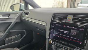 オーディオ音質向上目的のスピーカー交換を実施前の、フォルクスワーゲンゴルフ7.5GTIオーディオ全景