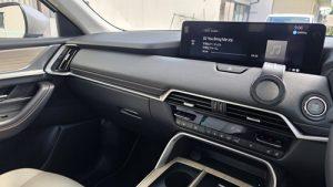 オーディオ音質向上目的のスピーカー交換を実施前の、マツダCX-60(KH型)標準オーディオ車オーディオ全景