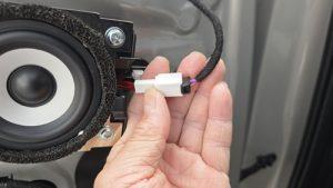 オーディオ音質向上目的のスピーカー交換を実施中の、マツダCX-60(KH型)標準オーディオ車ドアスピーカー接続