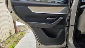 オーディオ音質向上目的のスピーカー交換を実施前の、マツダCX-60(KH型)標準オーディオ車リアドア