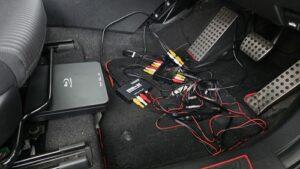 Blurayプレーヤーを追加取り付けした、マツダアクセラ(BM型)BOSE付車スピーカー交換後プレーヤー追加施工中