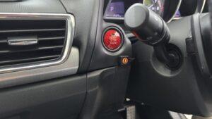 Blurayプレーヤーを追加取り付けした、マツダアクセラ(BM型)BOSE付車スピーカー交換後プレーヤー追加施工後切り替えスイッチ