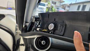 オーディオ音質向上目的のスピーカー交換を実施前の、マツダロードスターRF(ND型)BOSE付車Aピラー内側純正ツィーター