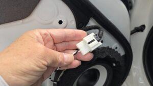 オーディオ音質向上目的のスピーカー交換を実施中の、マツダロードスターRF(ND型)BOSE付車ドアスピーカー接続