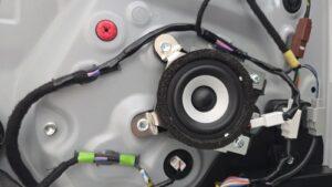 オーディオ音質向上目的のスピーカー交換を実施後の、マツダCX-30(DM型)BOSE付車フロントドアスピーカー