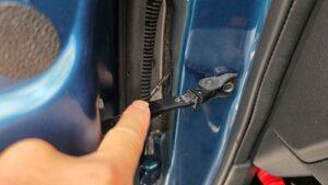 オーディオ音質向上目的のスピーカー交換を実施前の、日産セレナ(C28型)最上級グレードルキシオンドアスピーカー配線