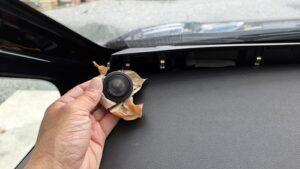 オーディオ音質向上目的のスピーカー交換を実施前の、日産セレナ(C28型)最上級グレードルキシオンツィーター