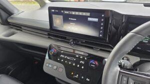 オーディオ音質向上目的のスピーカー交換を実施後の、日産セレナ(C28型)最上級グレードルキシオンオーディオ全景