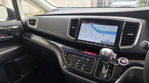 ディーラーオプションナビから市販ディスプレイオーディオへ付け替え前の、ホンダオデッセイハイブリッド(RC4)オーディオ全景