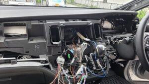 ディーラーオプションナビから市販ディスプレイオーディオへ付け替え中の、ホンダオデッセイハイブリッド(RC4)オーディオ周辺