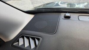 オーディオ音質向上目的のスピーカー交換を実施前の、スバルフォレスター(SJ5型)ダッシュボード上ツィーター部