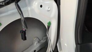 オーディオ音質向上目的のスピーカー交換と低音増強目的のサブウーハー追加を実施前の、40系アルファードPHEVエグゼクティブラウンジJBL付車純正ドアスピーカー固定用樹脂ナット