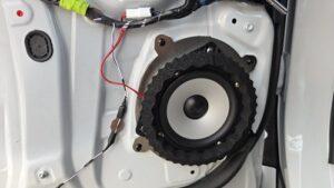 オーディオ音質向上目的のスピーカー交換と低音増強目的のサブウーハー追加を実施後の、40系アルファードPHEVエグゼクティブラウンジJBL付車ドアスピーカー