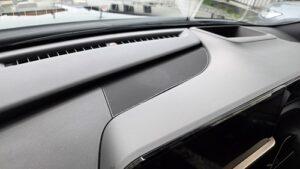 オーディオ音質向上目的の前後スピーカー交換を実施前の、トヨタクラウンスポーツ(AZSH36型)センタースピーカー部