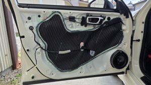 オーディオ音質向上目的のスピーカー交換を実施前の、ホンダシビックタイプR(FL5型)ドア内装取り外し後