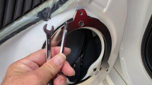 オーディオ音質向上目的のスピーカー交換を実施中の、ホンダシビックタイプR(FL5型)ドアスピーカー固定台座と工具