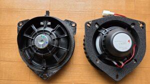 トヨタハリアー(80系)JBL付車用純正ドアスピーカー(左)とオーディオ音質向上スピーカー(右)の比較