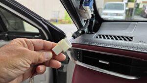 オーディオ音質向上目的のスピーカー交換を実施中の、トヨタハリアー(80系)JBL付車Aピラーツィーター接続