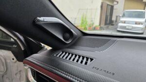 オーディオ音質向上目的のスピーカー交換を実施後の、トヨタハリアー(80系)JBL付車ダッシュボード上とAピラー
