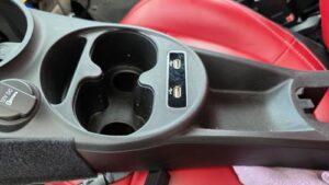 大画面ディスプレイオーディオへの付け替えを実施後の、アバルト595USB