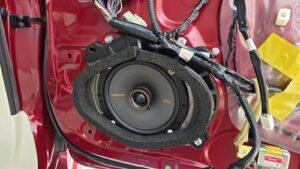 スピーカーの音割れ対策のスピーカー交換を実施後の、レクサスSC430右ドアスピーカー