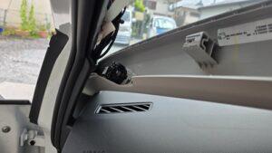 オーディオ音質向上目的のスピーカー交換を実施前の、フォルクスワーゲンゴルフ8Aピラー内装取り外し後