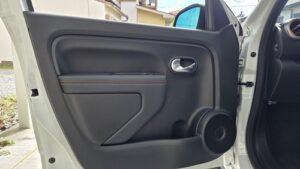 オーディオ音質向上目的のスピーカー交換を実施前の、ルノートゥインゴGTドア