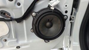 オーディオ音質向上目的のスピーカー交換を実施前の、ルノートゥインゴGT純正ドアスピーカー