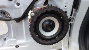 オーディオ音質向上目的のスピーカー交換を実施後の、ルノートゥインゴGTドアスピーカー