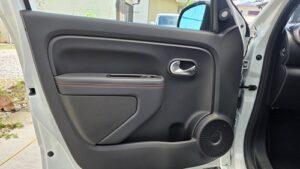 オーディオ音質向上目的のスピーカー交換を実施後の、ルノートゥインゴGTドア