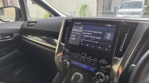 オーディオ音質向上目的のフロント、リアスピーカー交換と低音増強サブウーハー追加と音質向上プロセッサー内蔵アンプ追加を実施後の、トヨタ30系アルファードJBL付車オーディオ全景