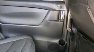 オーディオ音質向上目的のフロント、リアスピーカー交換と低音増強サブウーハー追加と音質向上プロセッサー内蔵アンプ追加を実施前の、トヨタ30系アルファードJBL付車リアスライドドア