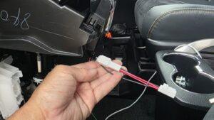 オーディオ音質向上目的のフロント、リアスピーカー交換と低音増強サブウーハー追加と音質向上プロセッサー内蔵アンプ追加を実施後の、トヨタ30系アルファードJBL付車サブウーハーおよびプロセッサー内蔵アンプ用アクセサリ電源取得ハーネス