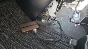 オーディオ音質向上目的のフロント、リアスピーカー交換と低音増強サブウーハー追加と音質向上プロセッサー内蔵アンプ追加を実施中の、トヨタ30系アルファードJBL付車プロセッサー内蔵アンプ接続