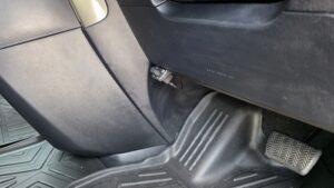 オーディオ音質向上目的のフロント、リアスピーカー交換と低音増強サブウーハー追加と音質向上プロセッサー内蔵アンプ追加を実施後の、トヨタ30系アルファードJBL付車サブウーハーコントローラー