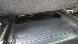 オーディオ音質向上目的のフロント、リアスピーカー交換と低音増強サブウーハー追加と音質向上プロセッサー内蔵アンプ追加を実施後の、トヨタ30系アルファードJBL付車助手席下サブウーハー