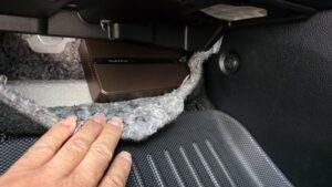 オーディオ音質向上目的のフロント、リアスピーカー交換と低音増強サブウーハー追加と音質向上プロセッサー内蔵アンプ追加を実施後の、トヨタ30系アルファードJBL付車プロセッサー内蔵アンプ