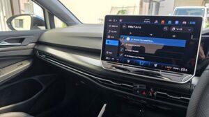 オーディオ音質向上目的のスピーカー交換を実施前の、フォルクスワーゲンゴルフ8.5Rオーディオ全景