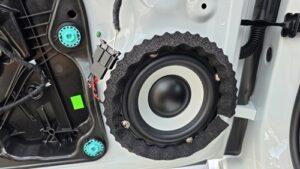 オーディオ音質向上目的のスピーカー交換を実施後の、フォルクスワーゲンゴルフ8.5Rドアスピーカー