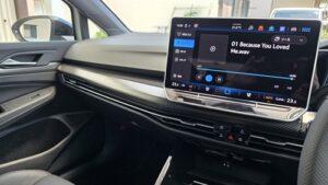 オーディオ音質向上目的のスピーカー交換を実施後の、フォルクスワーゲンゴルフ8.5Rオーディオ全景