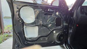 オーディオ音質向上目的のスピーカー交換を実施前の、ホンダN-ONE(JG3型)ドア内装取り外し後