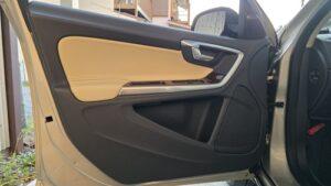 オーディオ音質向上を目的とした3wayスピーカー交換を実施前の、ボルボV60クロスカントリー(FD420型)ドア