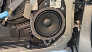 オーディオ音質向上を目的とした3wayスピーカー交換を実施前の、ボルボV60クロスカントリー(FD420型)純正ドアスピーカー