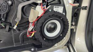 オーディオ音質向上を目的とした3wayスピーカー交換を実施後の、ボルボV60クロスカントリー(FD420型)ドアスピーカー