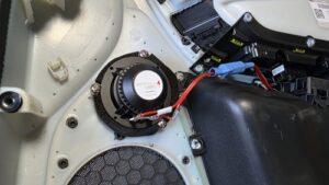 オーディオ音質向上を目的とした3wayスピーカー交換を実施後の、ボルボV60クロスカントリー(FD420型)ドアスコーカー